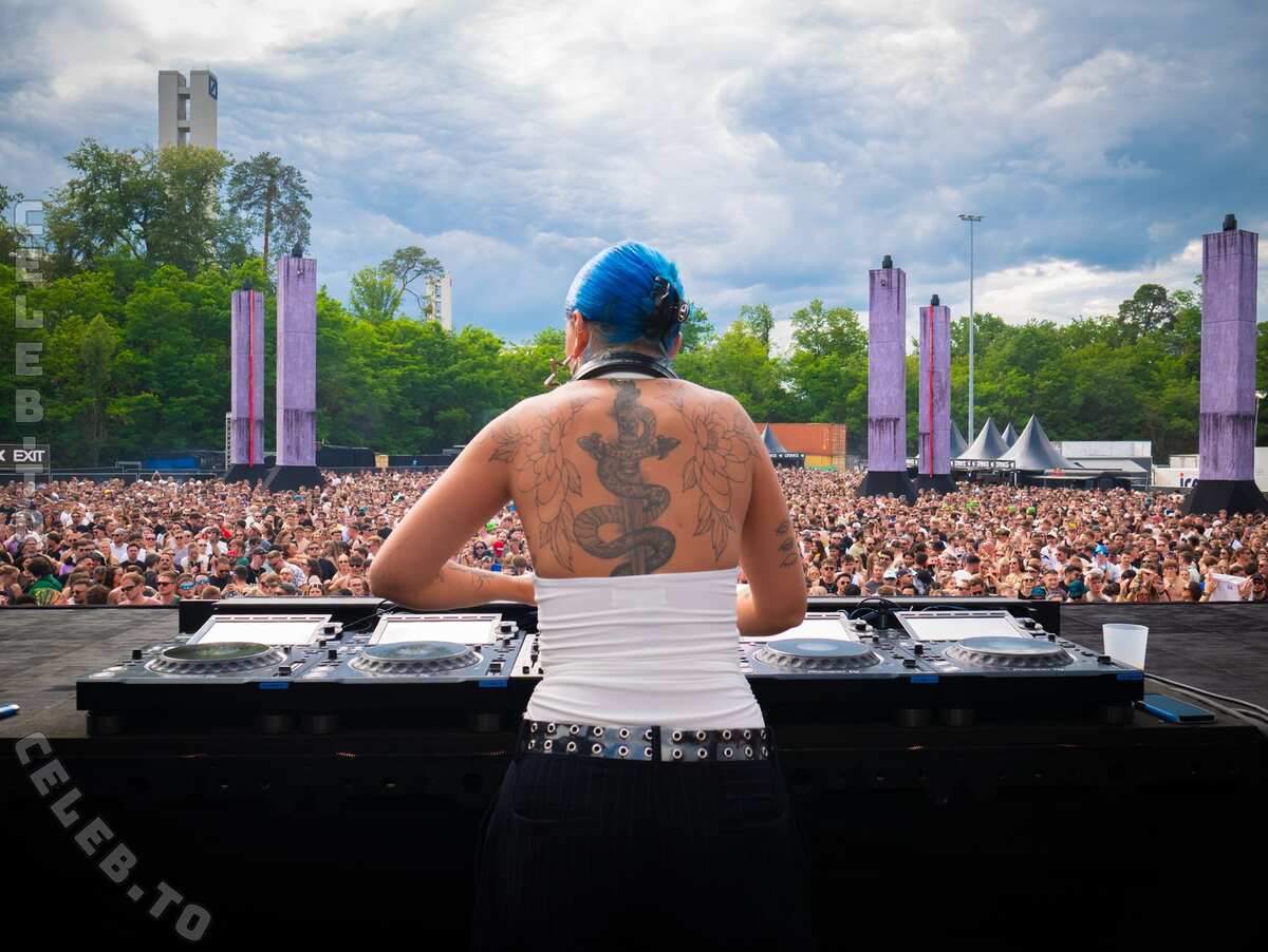 Cloudy DJ nude photo 2