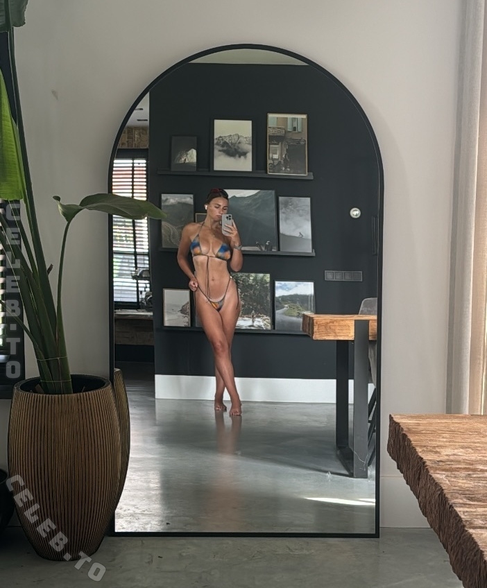 Cloudy DJ nude photo 14