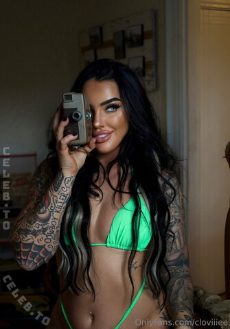 Cloviiie nude photo 16