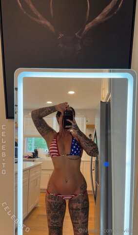Cloviiie nude photo 2