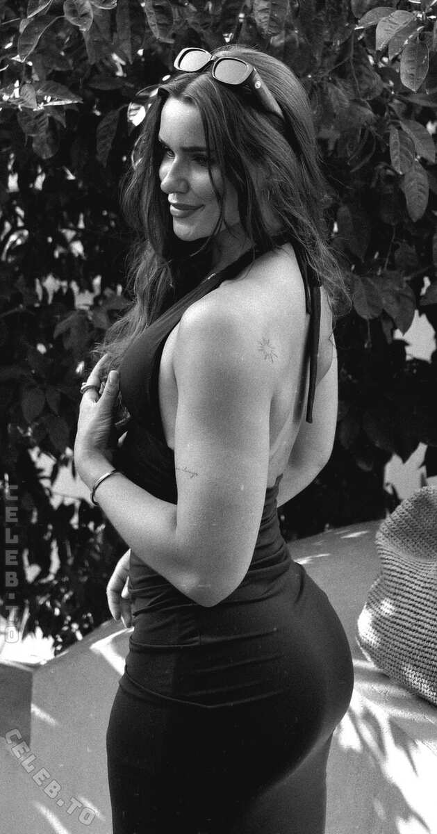 Coach Nina nude photo 4