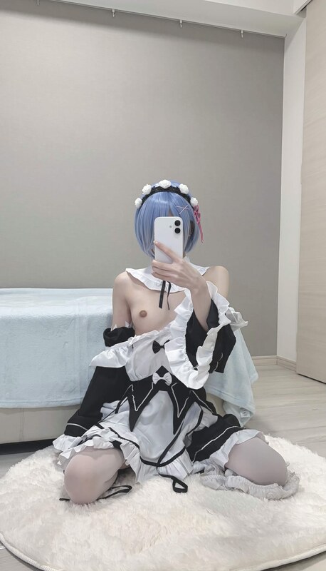 Coco nude photo 3