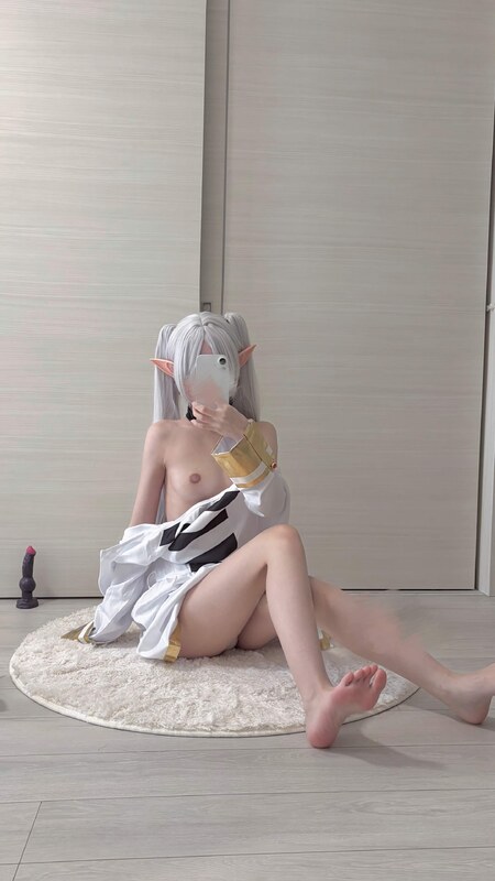Coco nude photo 3