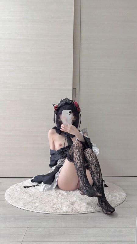 Coco nude photo 8