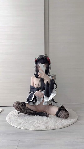 Coco nude photo 2
