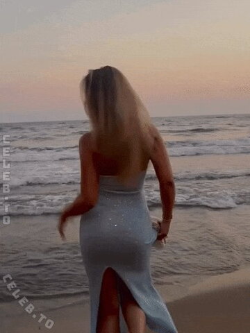 Cocobasics – How her ass wiggles
