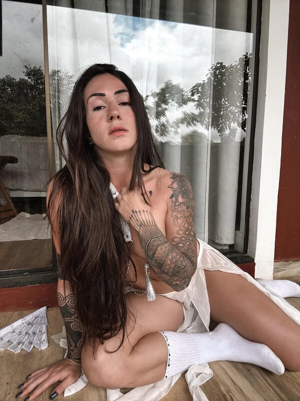 Cogumays nude photo 2