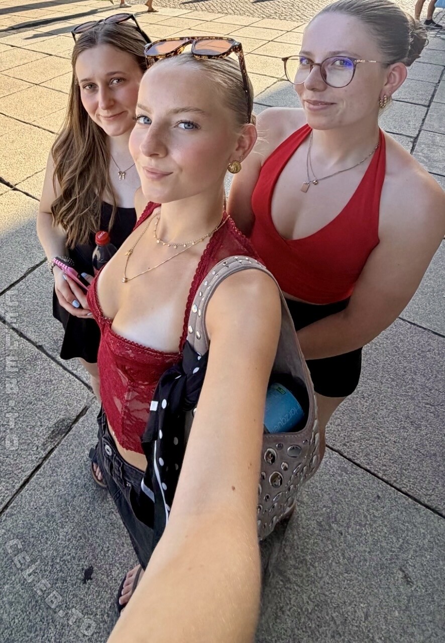 Coliendk nude photo 3