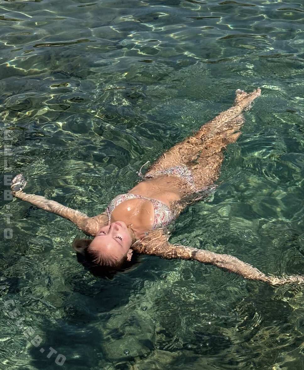 Coliendk nude photo 1
