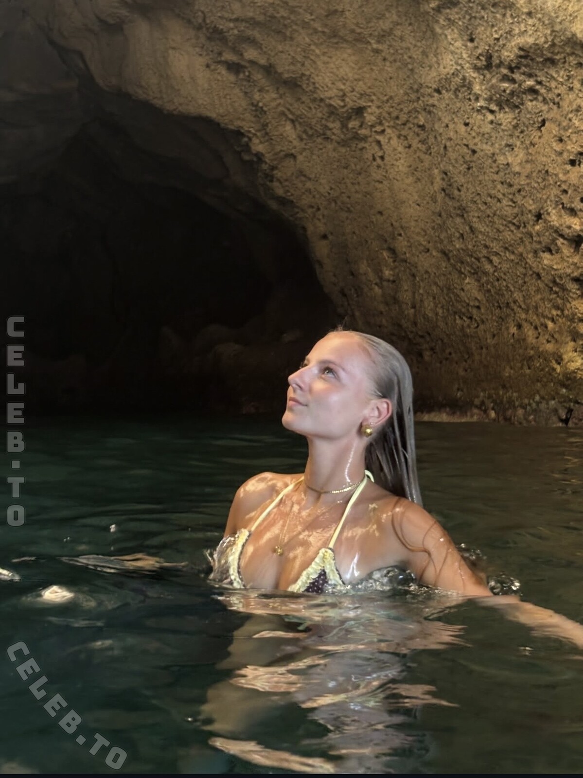 Coliendk nude photo 2