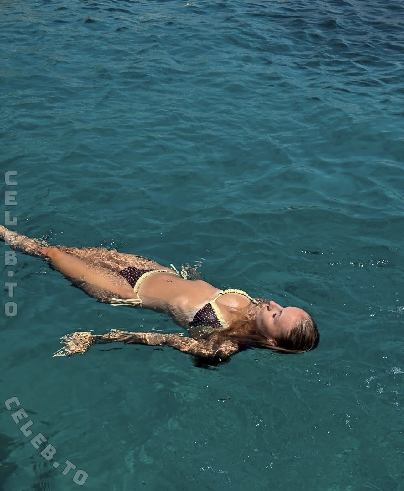 Coliendk nude photo 3