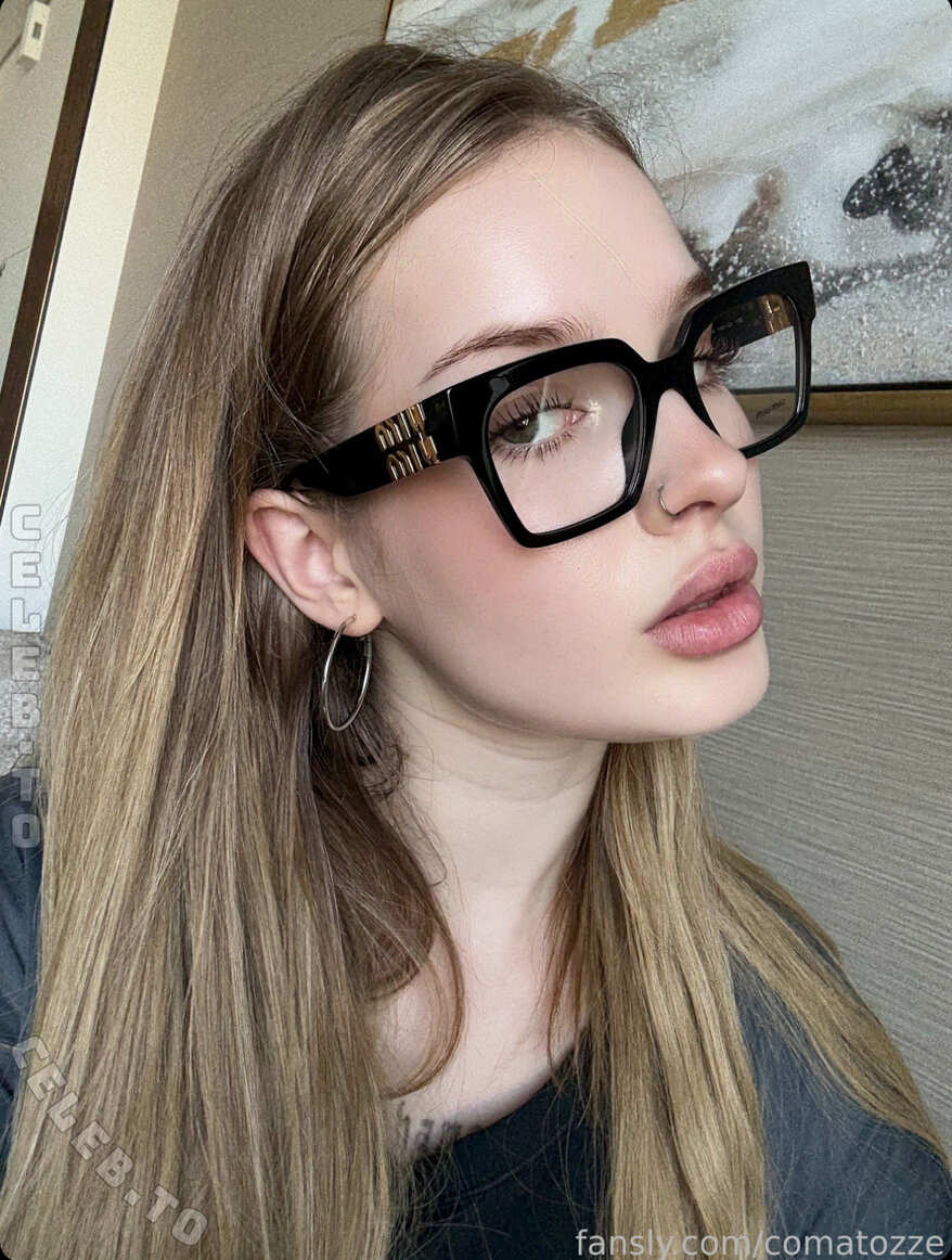 Comatozze nude photo 1