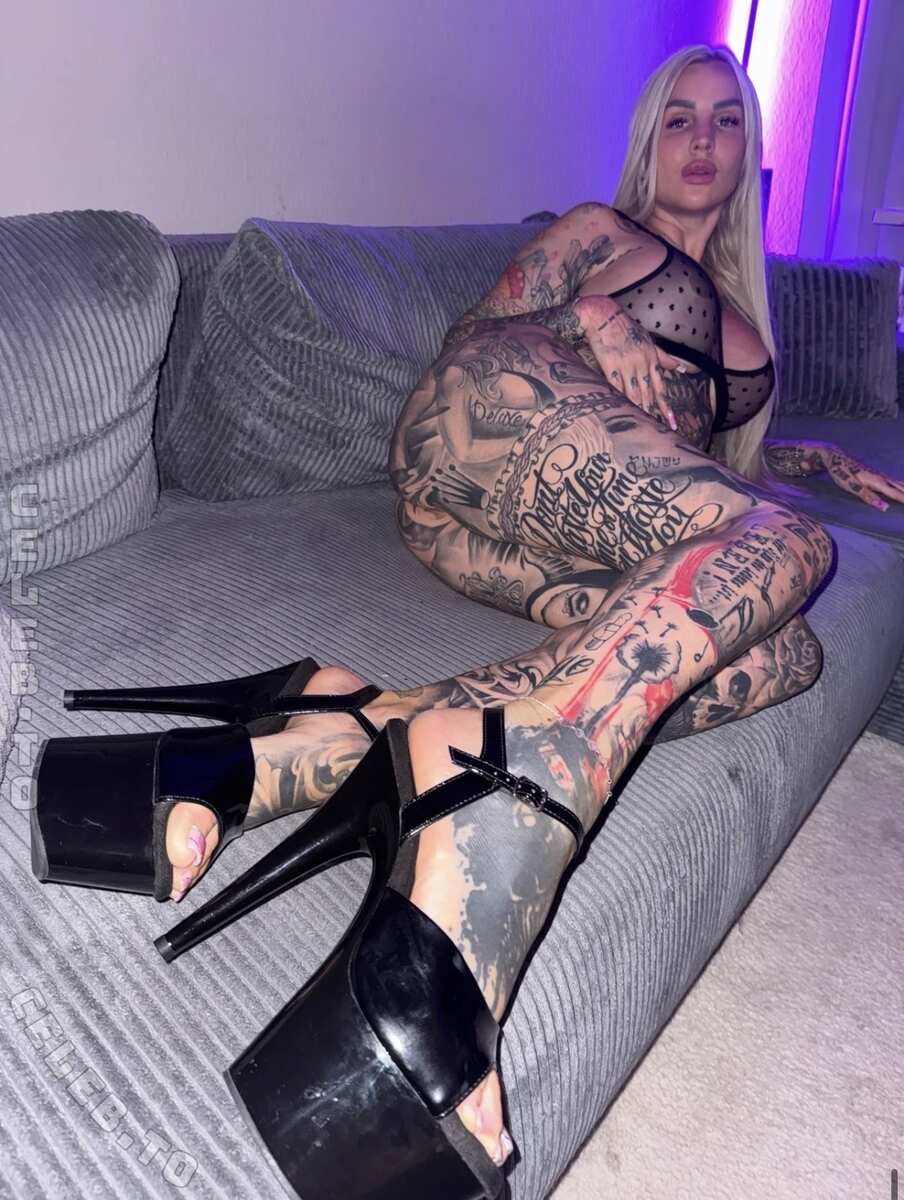 Cora Diamond nude photo 1