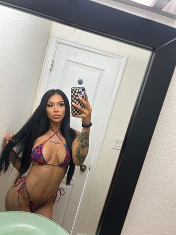 Cora Jade Sexy (2 photos)