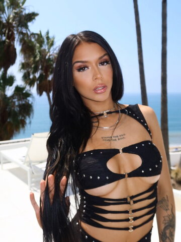 Cora Jade Hot (2 photos)