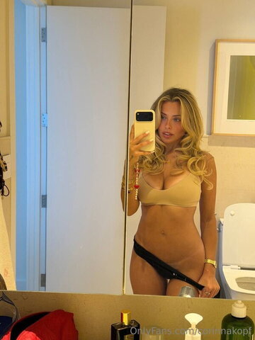 Corinna Kopf Sexy (1 photo)