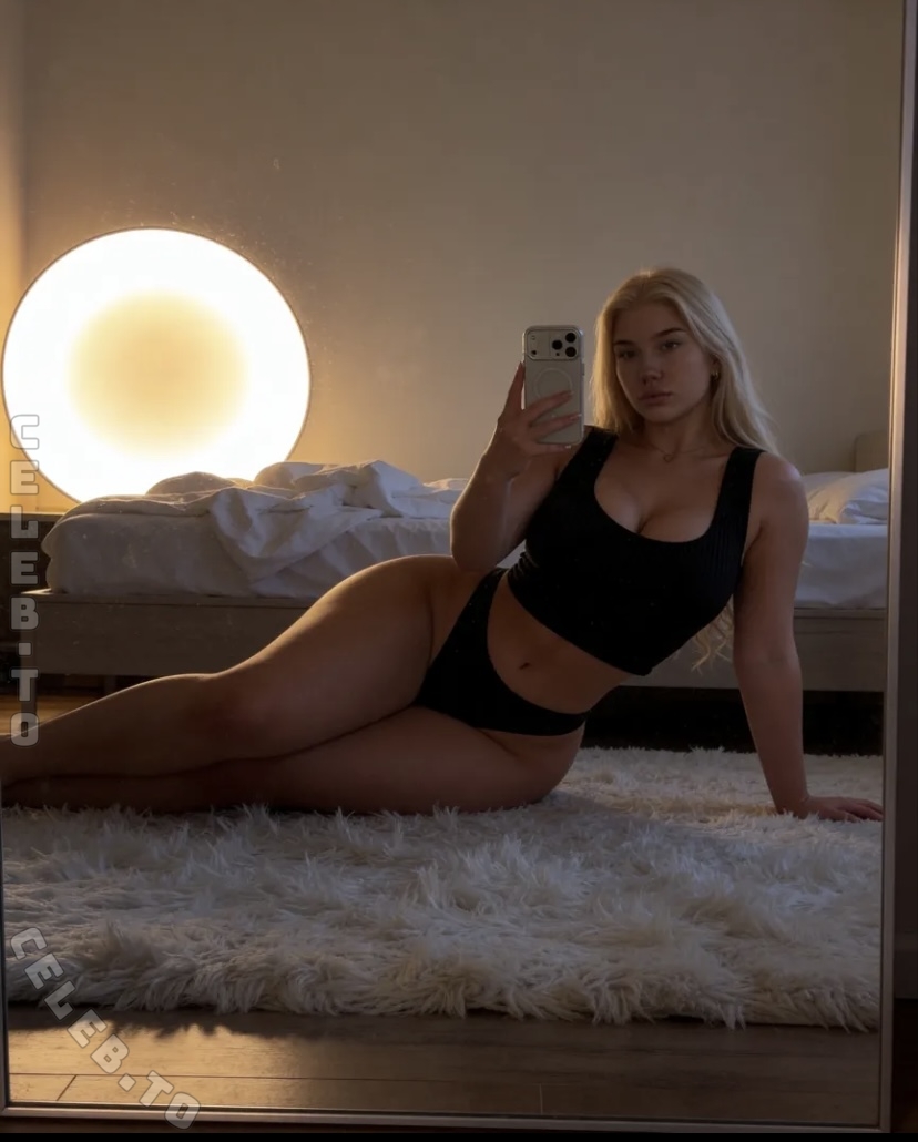 Cosibabe nude photo 9