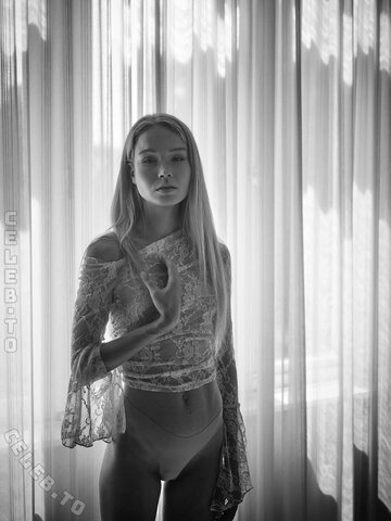 Cosima Beil nude photo 10