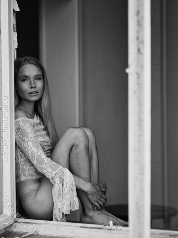 Cosima Beil nude photo 13