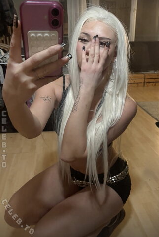 Cosima Chalk nude photo 9