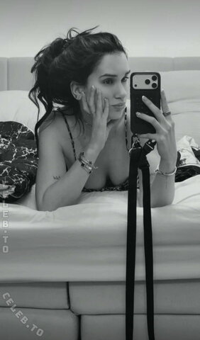 Coupleontour nude photo 16
