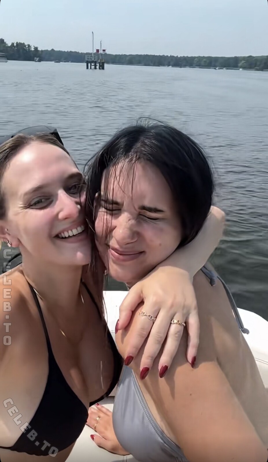 Coupleontour nude photo 3