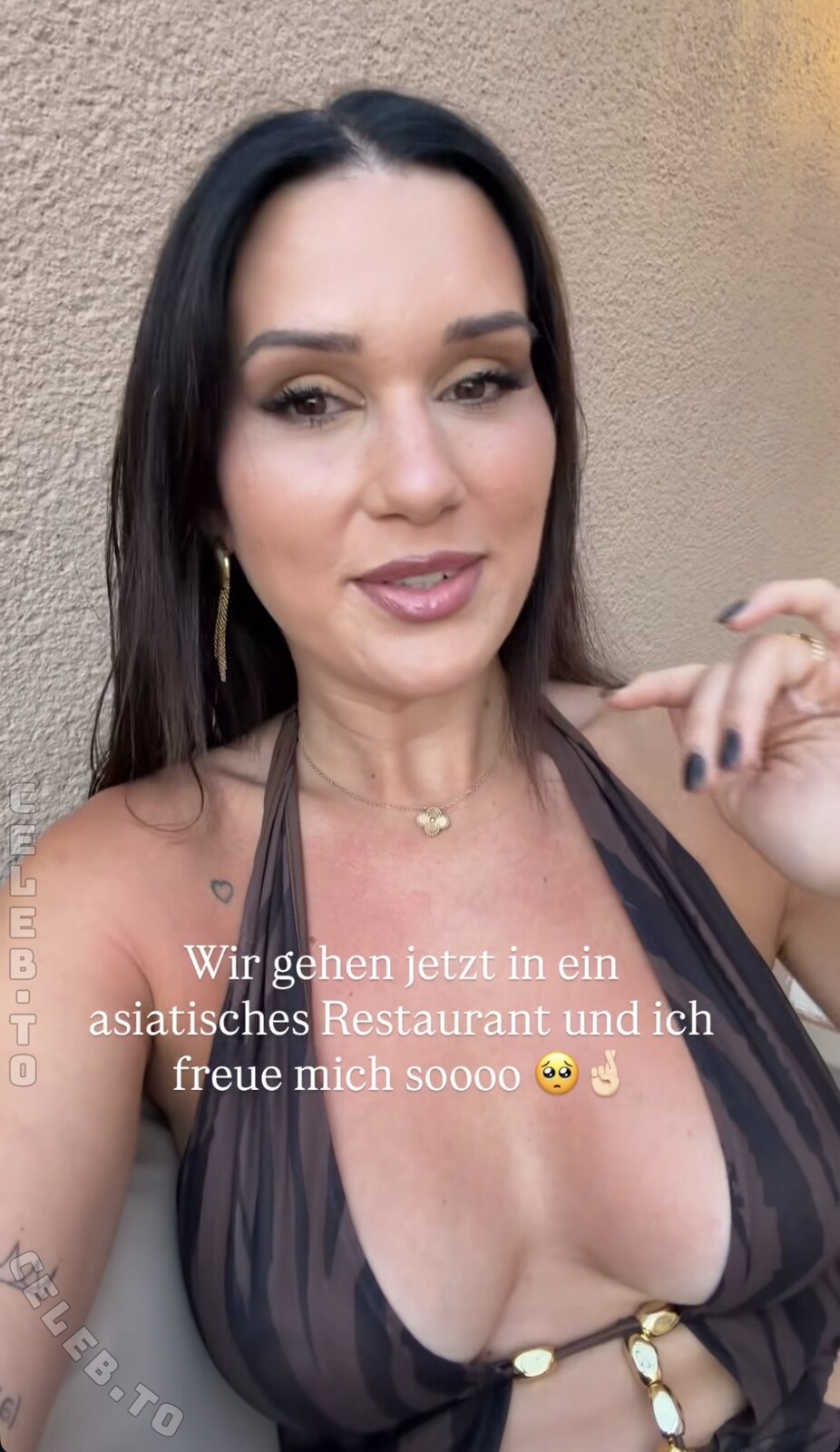 Coupleontour nude photo 1