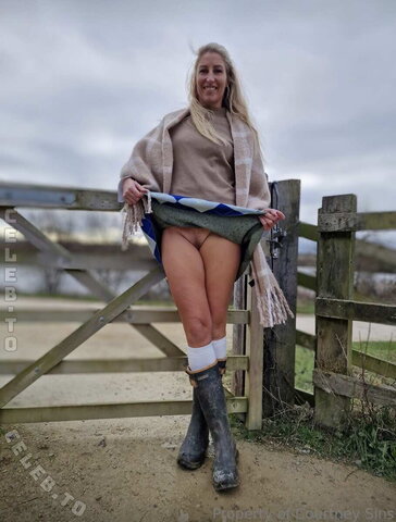 Courtney Sins – OF outdoor 🍑
