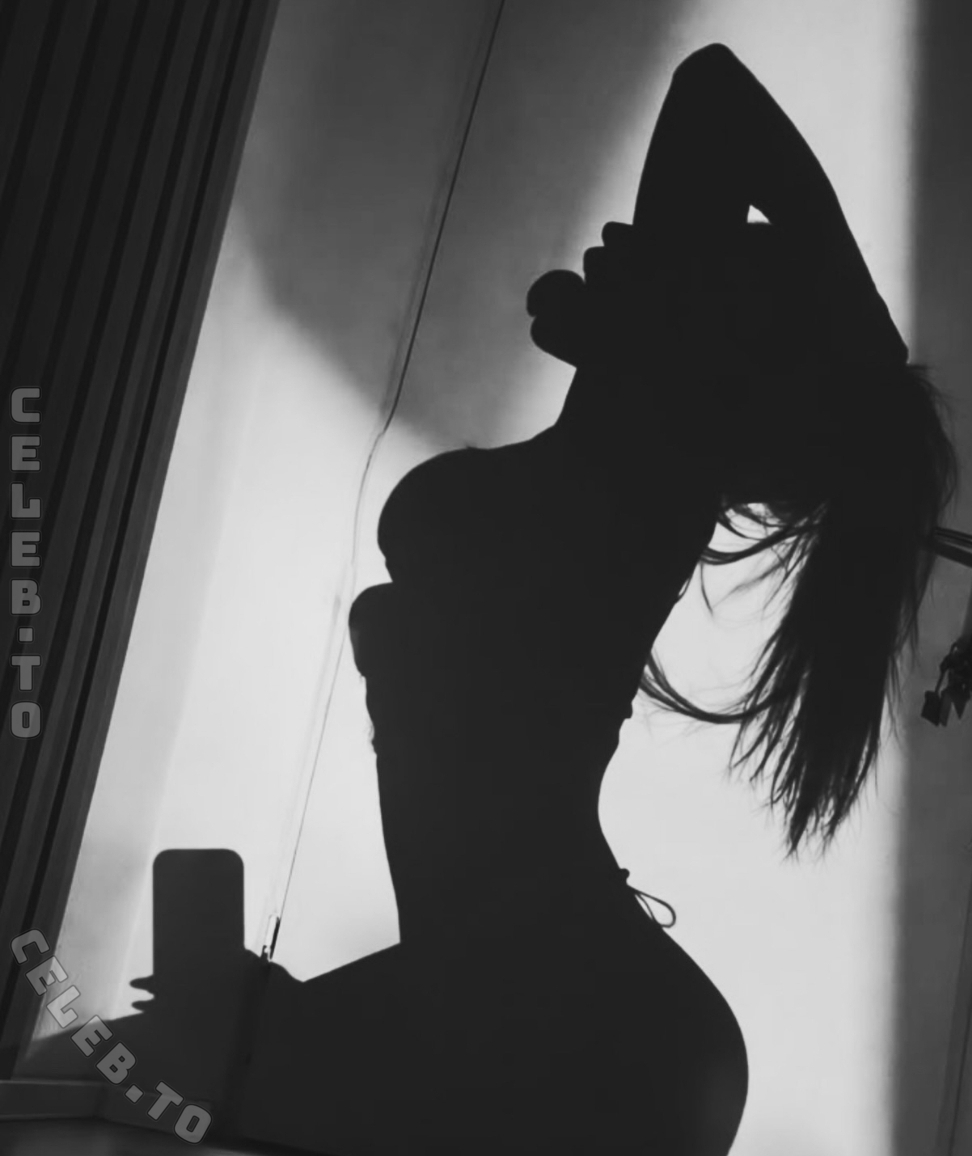Craengiefourtwenty nude photo 2