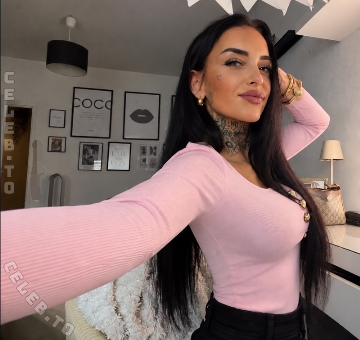 Craengiefourtwenty nude photo 4