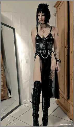 Crazy Badgirl – from their very short Bestfans stay