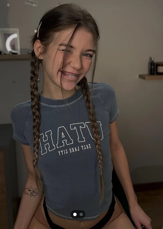 crazycutelina nude photo 11
