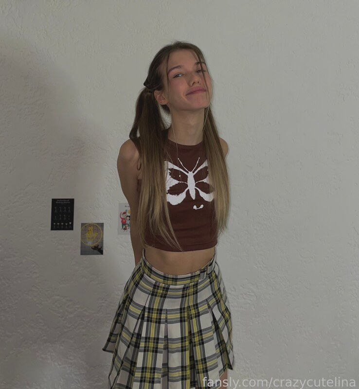 crazycutelina nude photo 5
