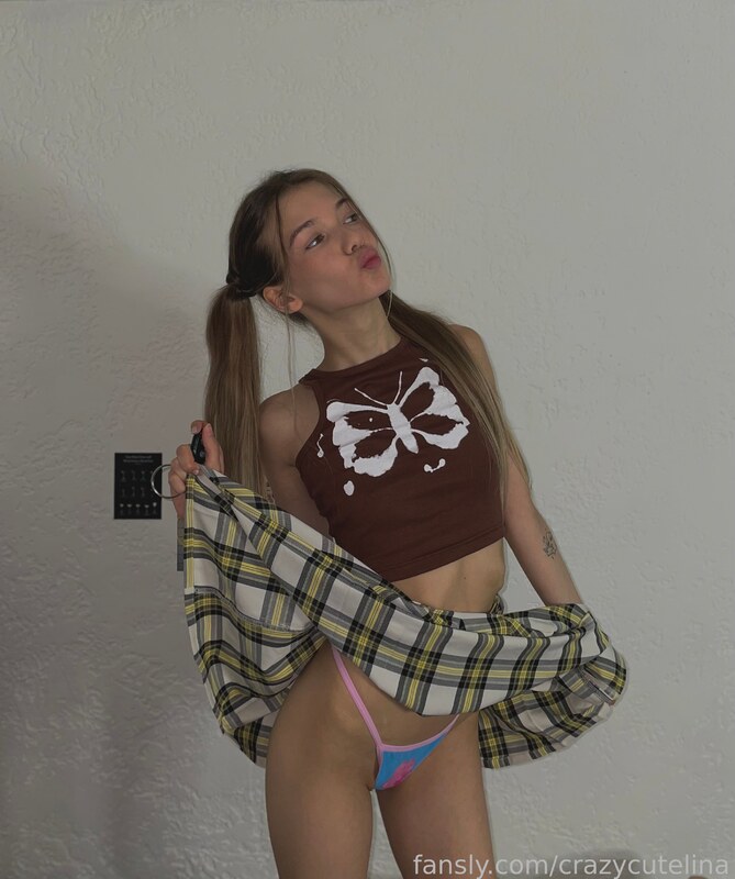 crazycutelina nude photo 7