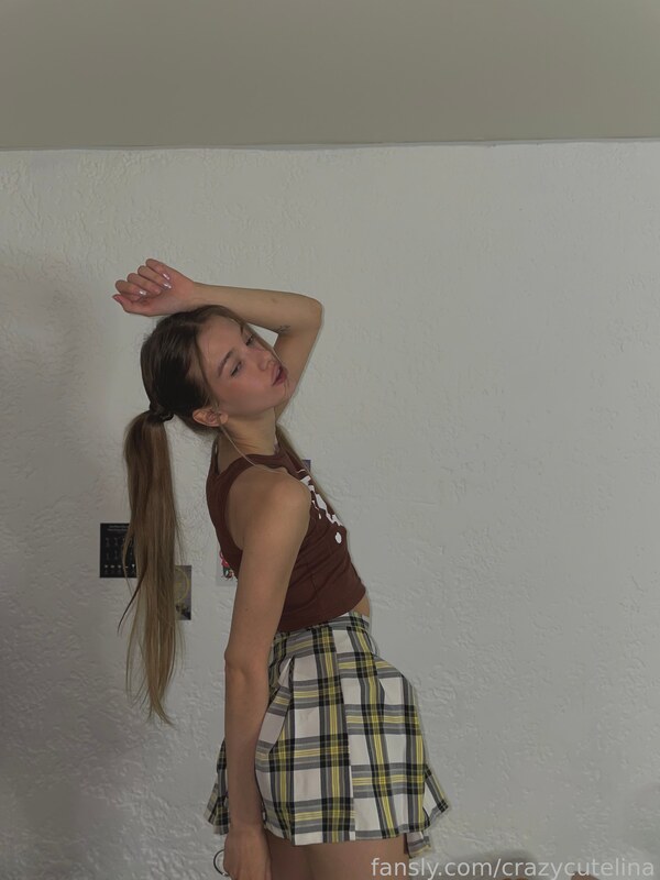 crazycutelina nude photo 9