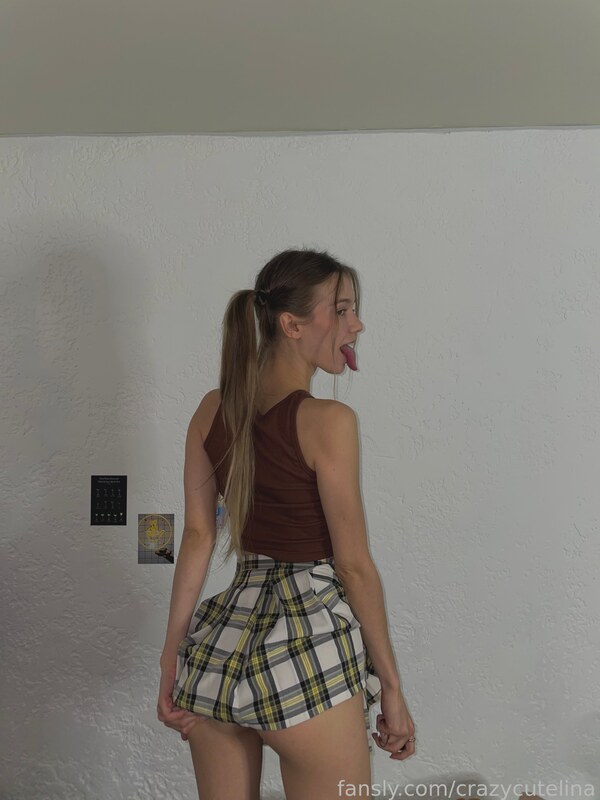 crazycutelina nude photo 10