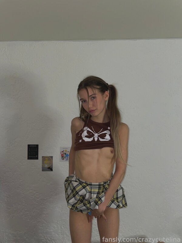 crazycutelina nude photo 11