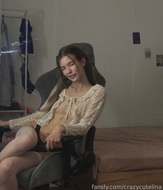 crazycutelina nude photo 23