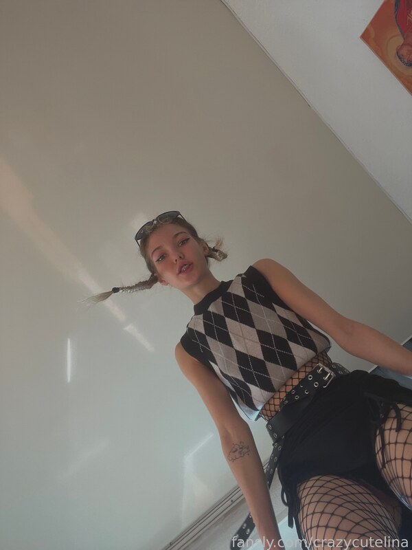 crazycutelina nude photo 15