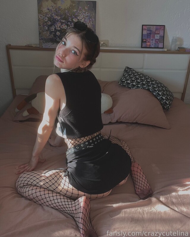 crazycutelina nude photo 21