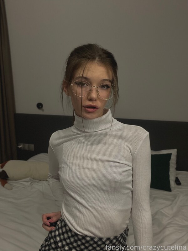 crazycutelina nude photo 2