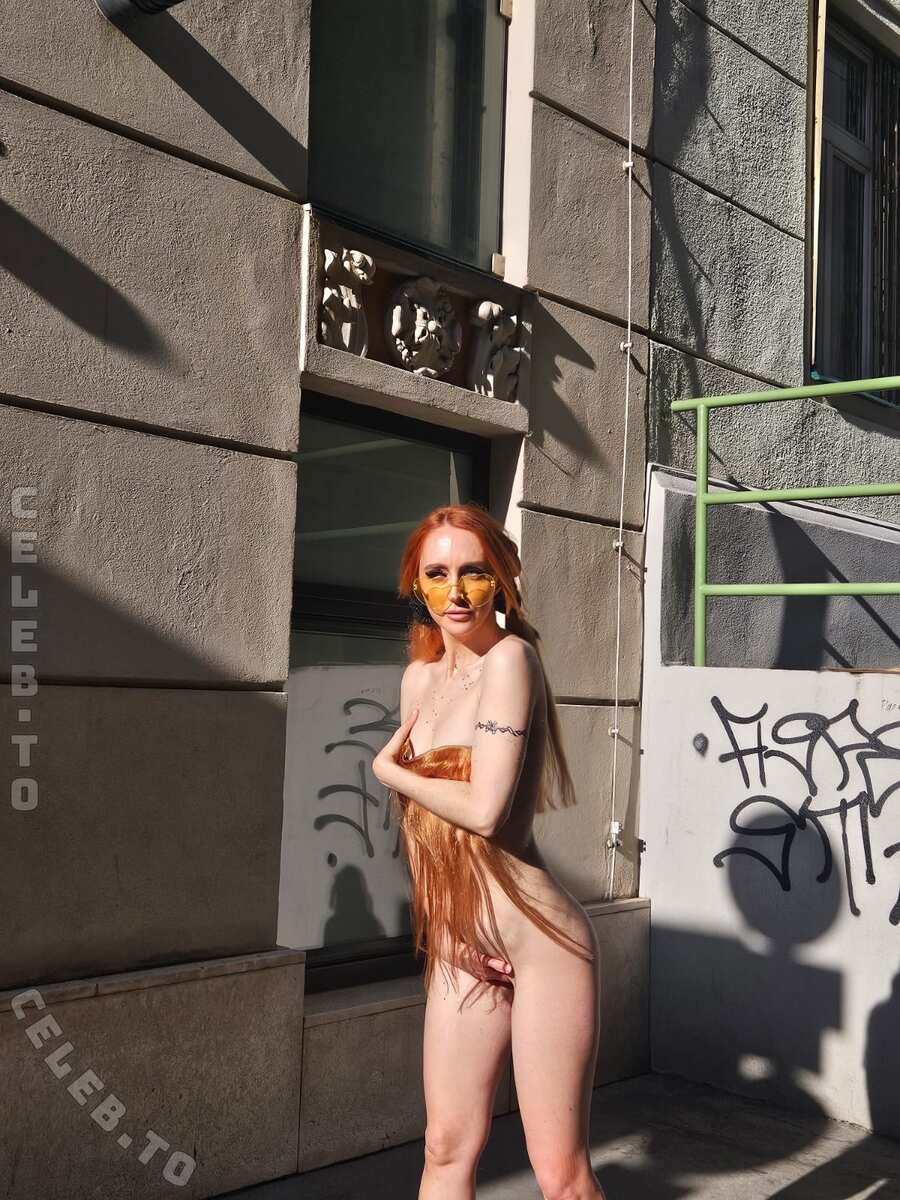 Crricked nude photo 4