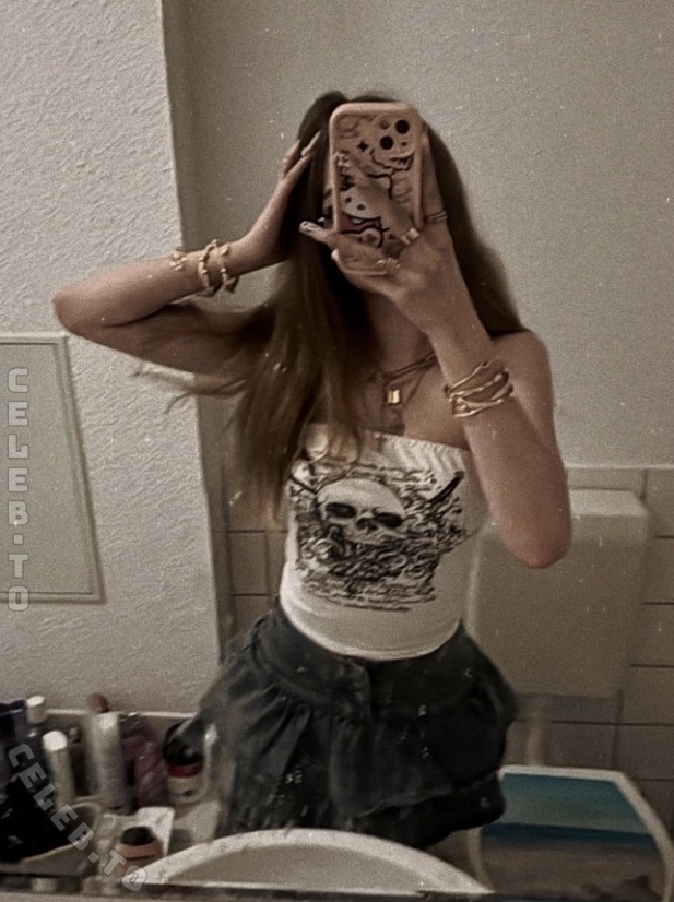crystalmarykitty nude photo 3