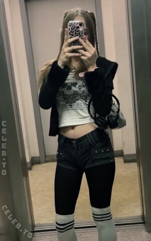 crystalmarykitty nude photo 20