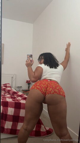 Curlybeanraver nude photo 27