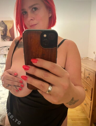 Curvy Sarah