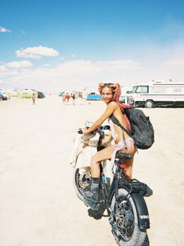 Cynthia Senek nude photo 12