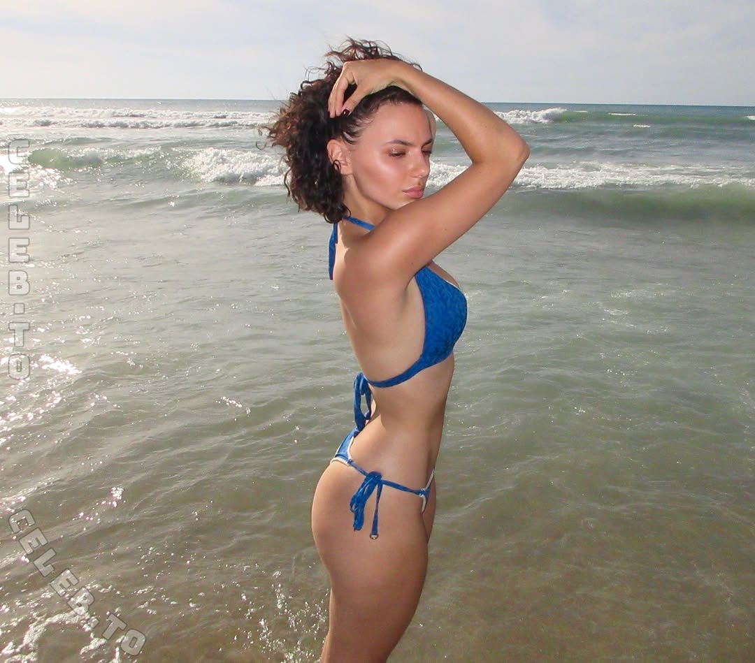 Dafne Keen nude photo 1