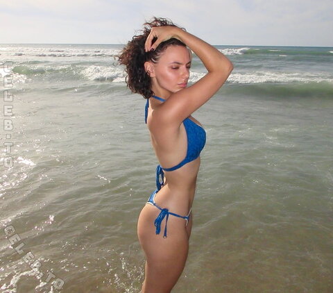 Dafne Keen – Instagram 07.06.26 Bikini