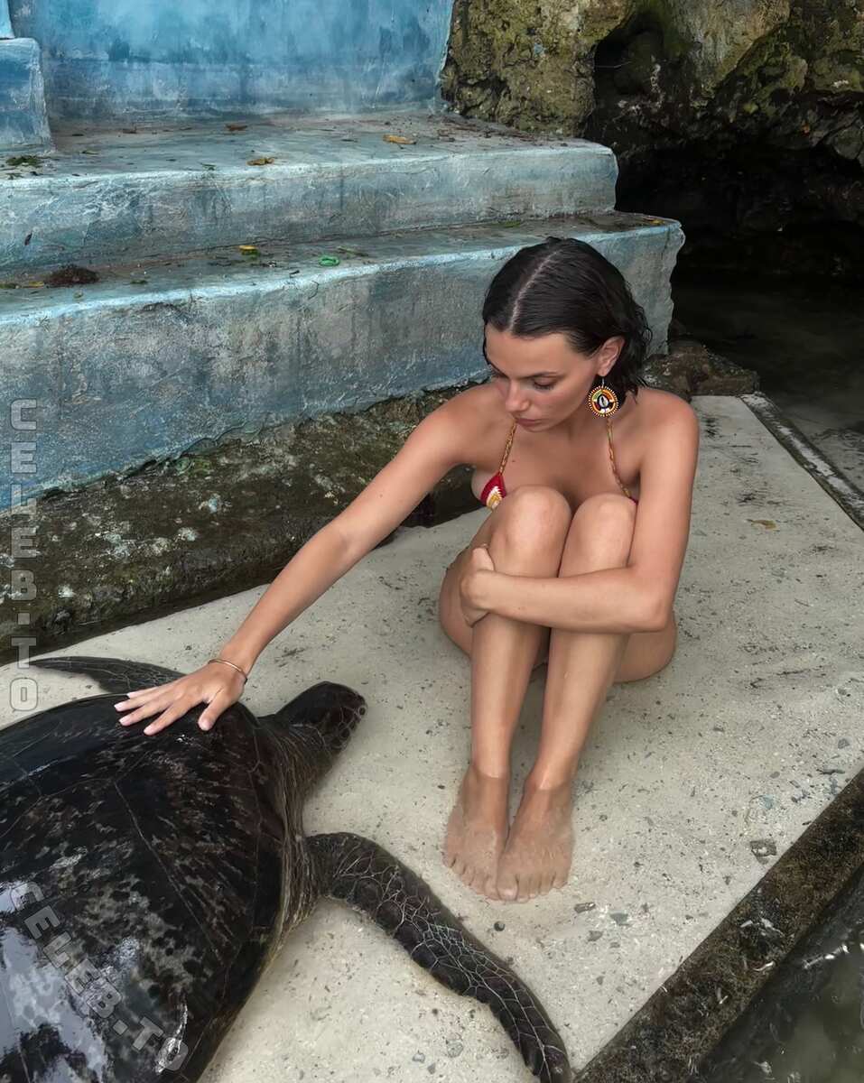 Dafne Keen nude photo 1